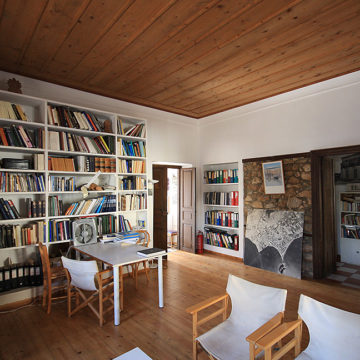 Excavation house - library & office