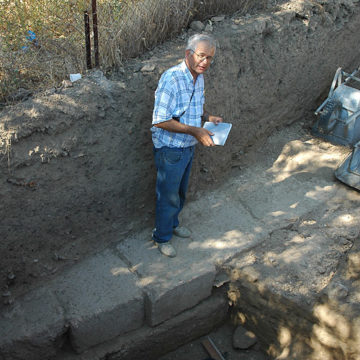 Denis Knoepfler standing on the foundations of the stoa (2007)