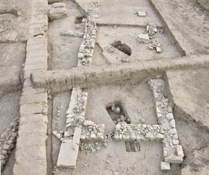 Édifice archaïque monumental à l'est du sanctuaire