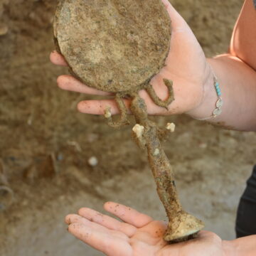 Amarynthos, Bronzespiegel gefunden im Bereich des Tempels der Artemis