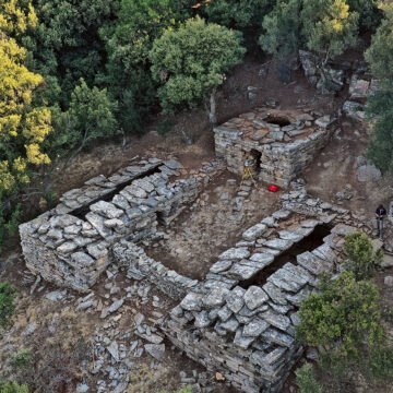 Τα «Δρακόσπιτα» στην Εύβοια