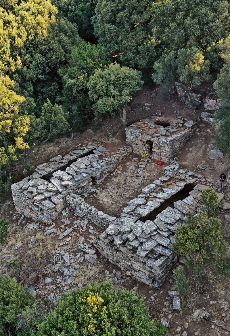 Τα «Δρακόσπιτα» στην Εύβοια