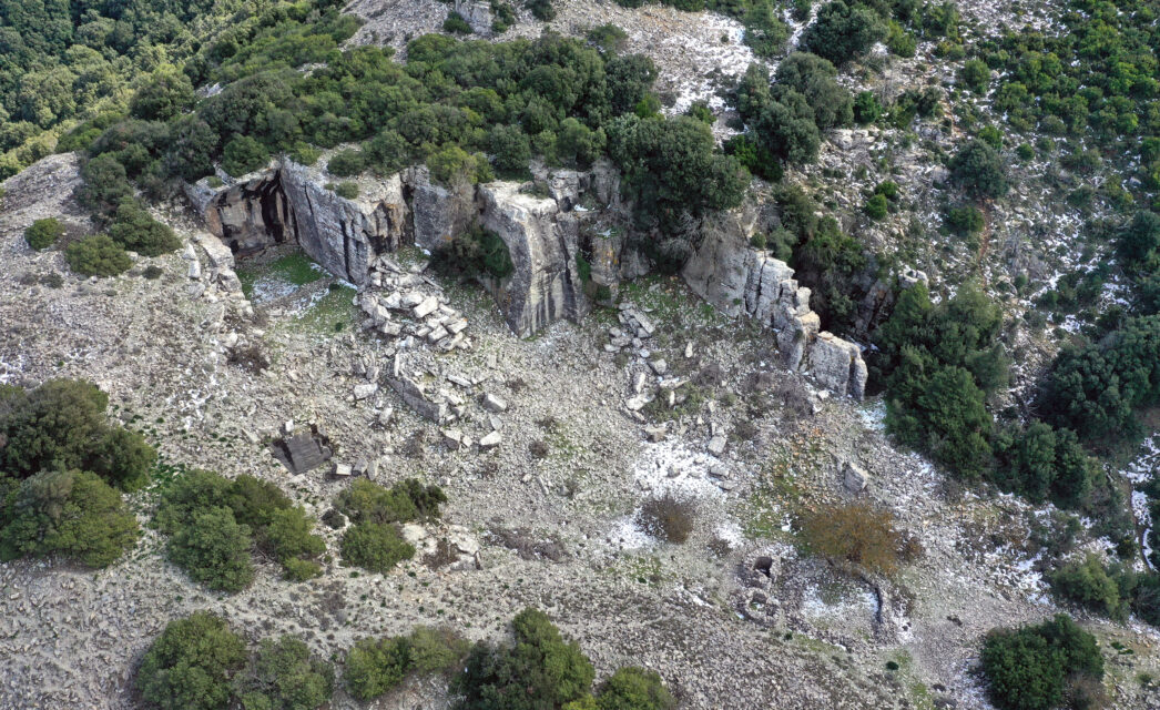 Quarry front in Styra