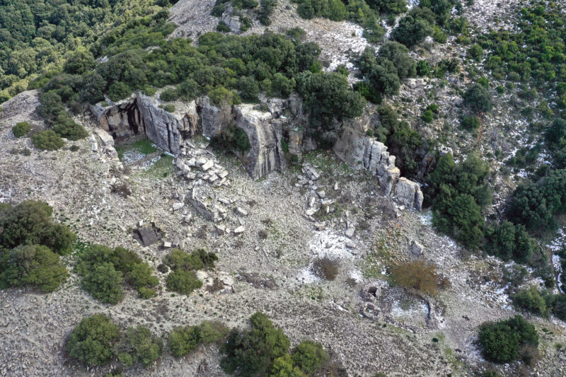 Quarry front in Styra