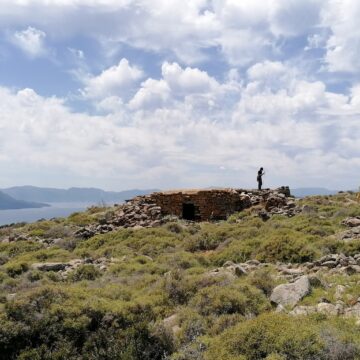 Drakospito at Sphentouri.